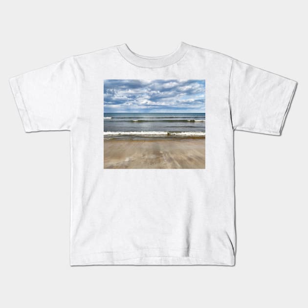 St Andrews beach Kids T-Shirt by Daledoomevans